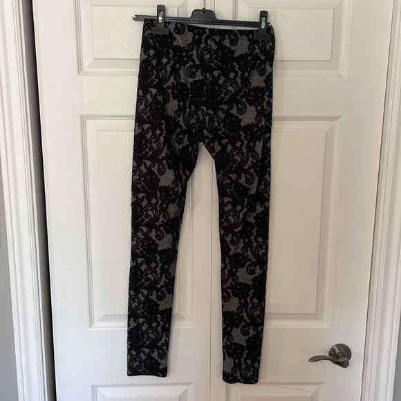 Suzy Shier Leggings - Picture 4 of 7